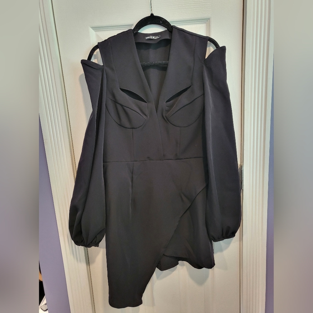SHEIN Chic Black Cold Shoulder Dress